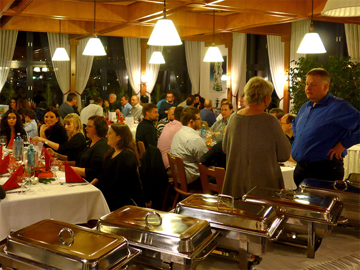 Buffet & versammelte Belegschaft